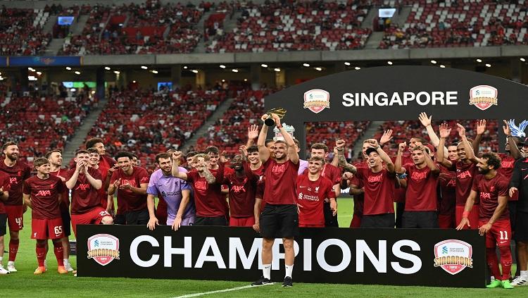 Para pemain Liverpool merayakan kemenangan atas Crystal Palace dalam laga pramusim di Singapura pada Jumat (15/07/22) malam WIB. REUTERS/Caroline Chia - INDOSPORT