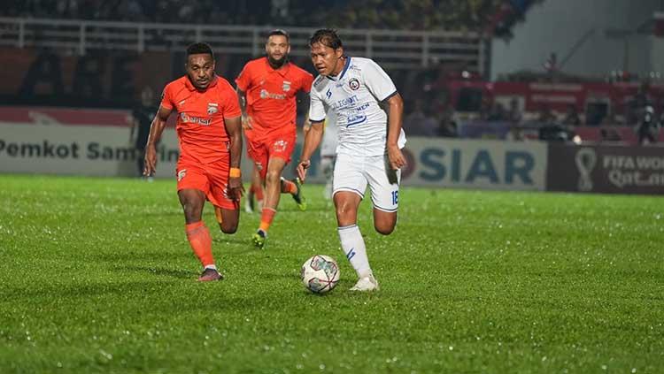 Aksi Adam Alis di laga leg kedua Piala Presiden 2022, Borneo FC vs Arema FC.
