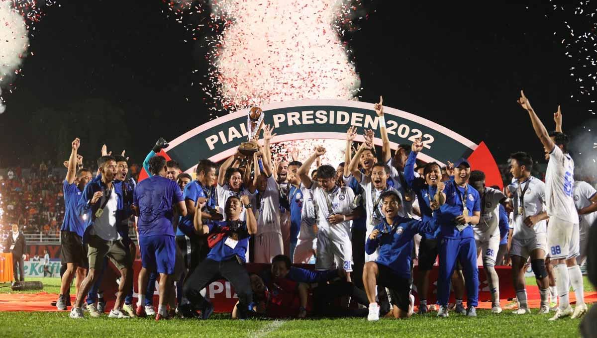Piala Presiden 2022 resmi berakhir dan Arema FC keluar sebagai juara setelah kalahkan Borneo FC dengan agregat 1-0 dalam dua leg final di Malang dan Samarinda. Foto: pialapresiden.id - INDOSPORT