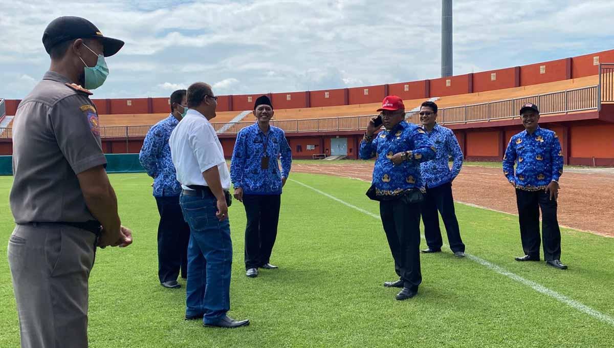 Inspeksi terakhir kesiapan Stadion Gelora Madura Ratu Pamelingan. Foto: MO Madura United