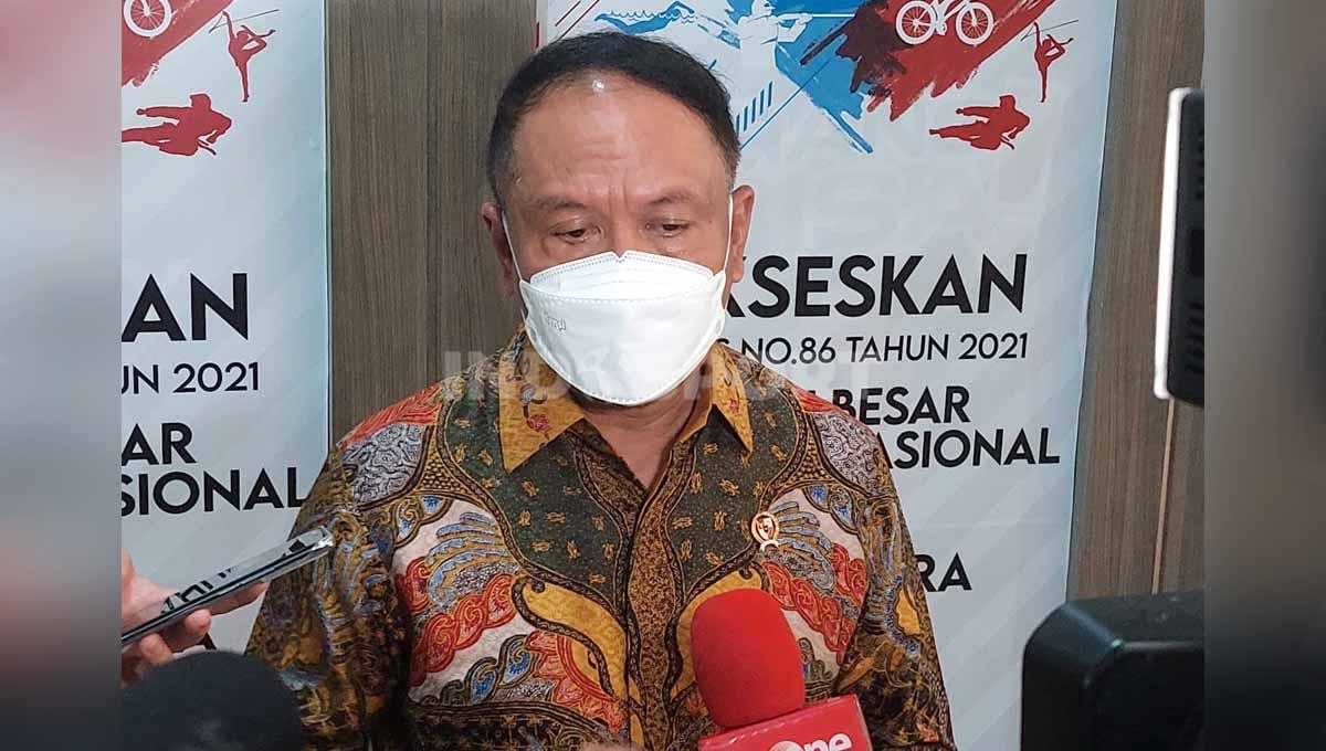 Menpora Zainudin Amali kesiapan bergulirnya kompetisi Liga 1 2022/2023 di Kantor Kemenpora, Selasa (19/07/22). Foto: Zainal Hasan/INDOSPORT