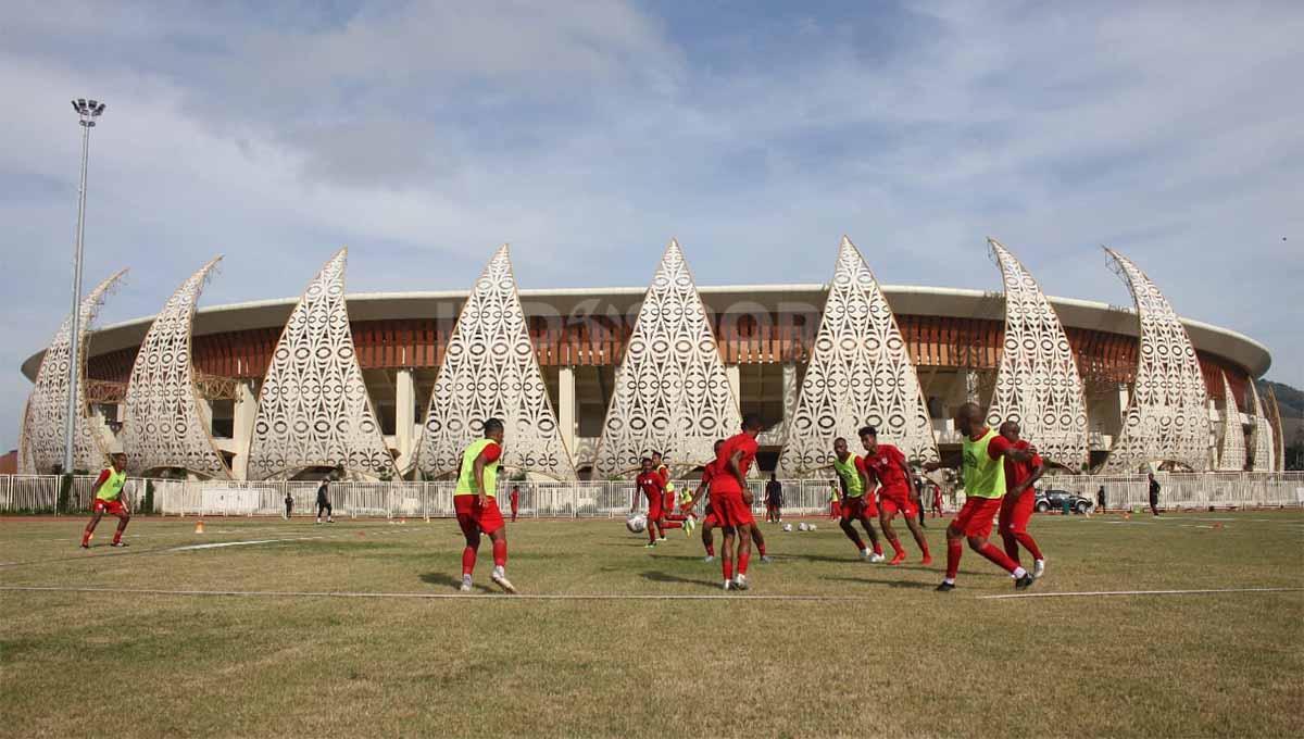 Suasana latihan Skuad Persipura sebagai persiapan jelang Liga 2 2022. Foto: Sudjarwo/INDOSPORT