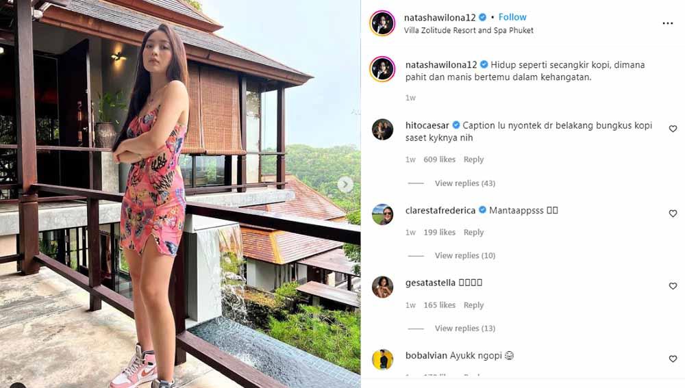 Artis cantik pegiat workout, Natasha Wilona, tampak seksi saat rasakan kesegaran berenang di kolam. Netizen auto dibuat terpikat dengan pesonanya.