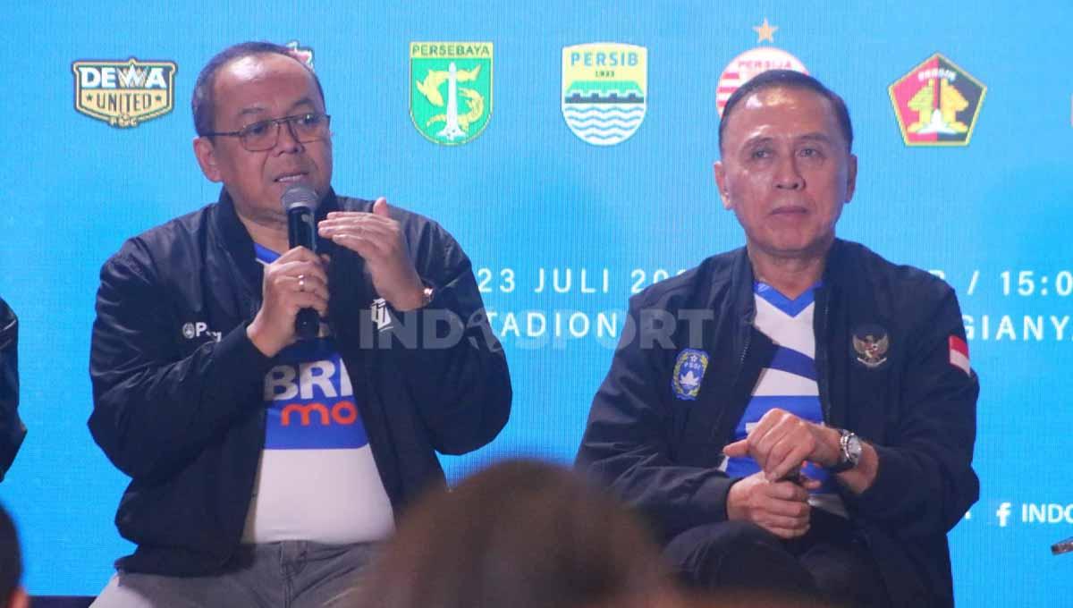 Terdapat kejadian kocak ketika Ketua PSSI Mochamad Iriawan, akrab disapa Iwan Bule bersama dua petinggi lain meresmikan pelaksanaan Liga 1 musim 2022/2023. - INDOSPORT