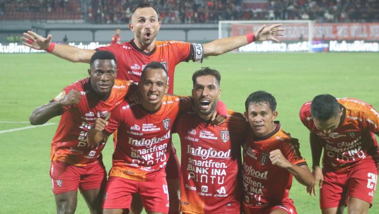 Selebrasi para pemain Bali United usai mencetak gol ke gawang Persija pada laga Liga 1 di Stadion I Wayan Dipta, Gianyar, Sabtu (23/07/22).