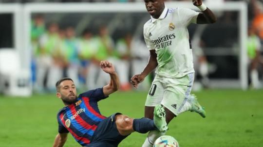 Pertandingan Real Madrid vs Barcelona, Minggu (24/07/22). Foto: Stephen R. Sylvanie-USA TODAY Sports.
