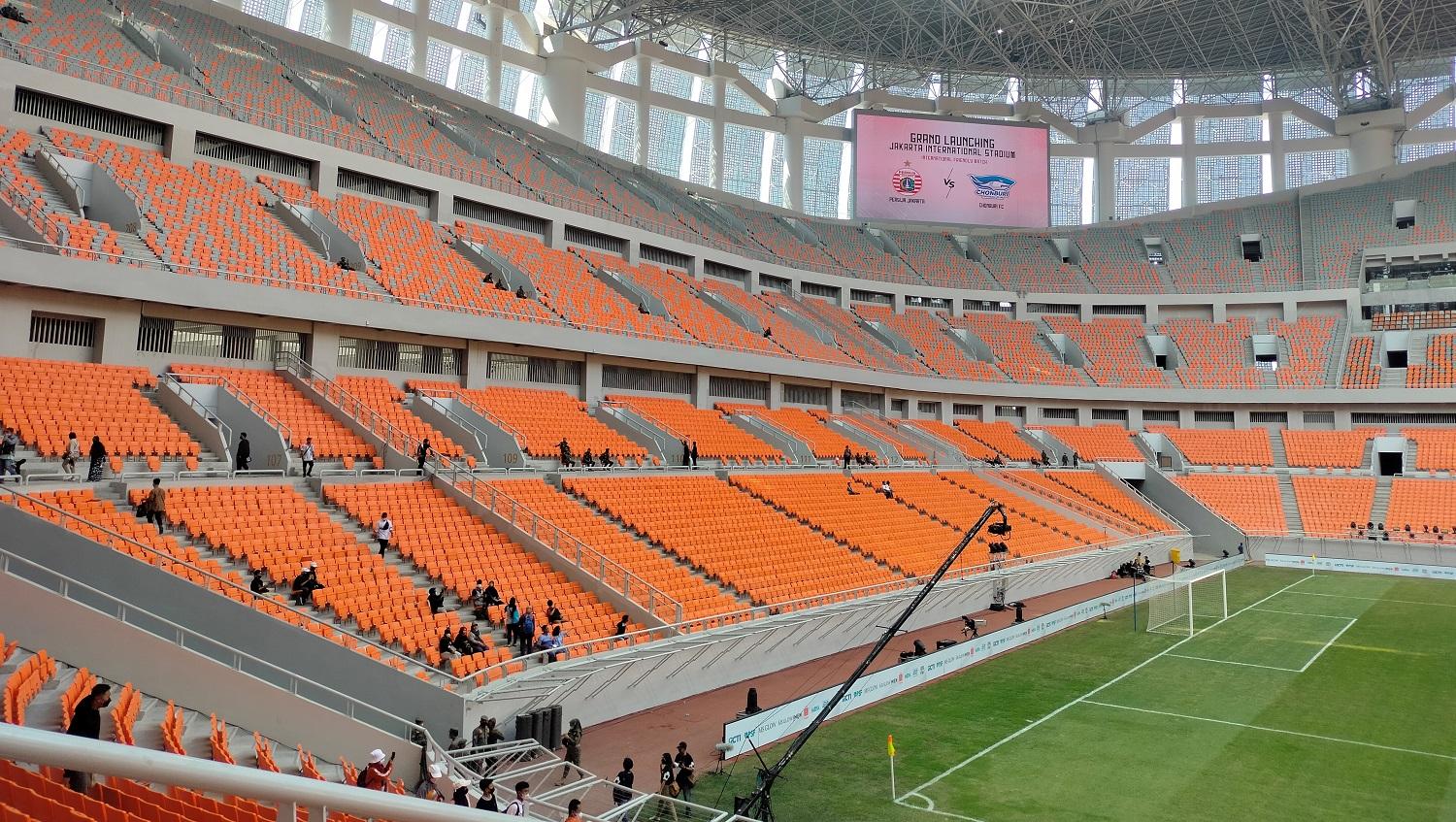 Tribun penonton dari Jakarta International Stadium (JIS) berkapasitas 82.000 penonton.