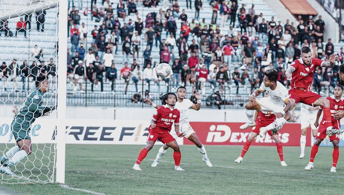 Pertandingan Liga 1 antara Persis Solo vs Dewa United di stadion Moch Soebroto, Magelang, Senin (25/07/22). Foto: Dewa United