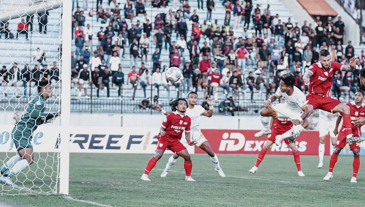 Pertandingan Liga 1 antara Persis Solo vs Dewa United di stadion Moch Soebroto, Magelang, Senin (25/07/22). Foto: Dewa United - INDOSPORT
