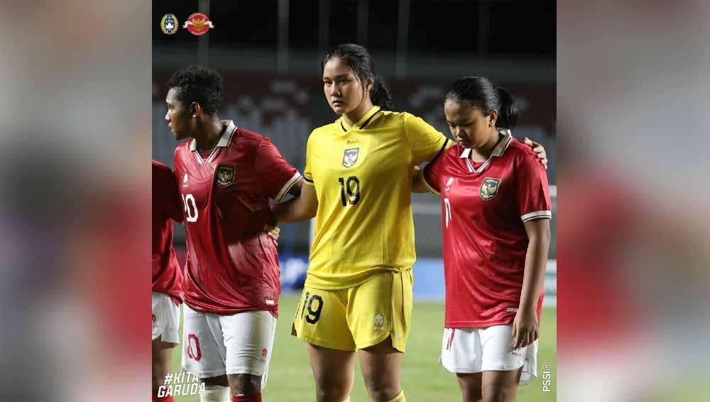 Kiper Timnas Putri Indonesia, Fani Supriyanto, menjadi sorotan meski timnya baru saja gugur dari Piala AFF Wanita U-18 dan sosoknya disebut seperti De Gea. Foto: PSSI - INDOSPORT