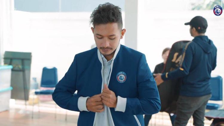 Pelatih, pemain, dan officail Arema FC akan tampil keren dengan setelan jas pada kompetisi Liga 1 musim ini.