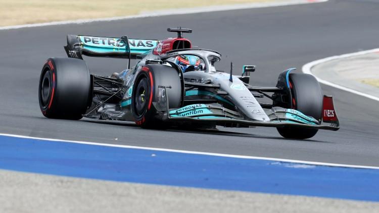 Pembalap McLaren, George Russell, di sesi Kualifikasi Formula 1 (F1) Hungaria 2022 (30/07/22). (Foto: REUTERS/Bernadett Szabo)