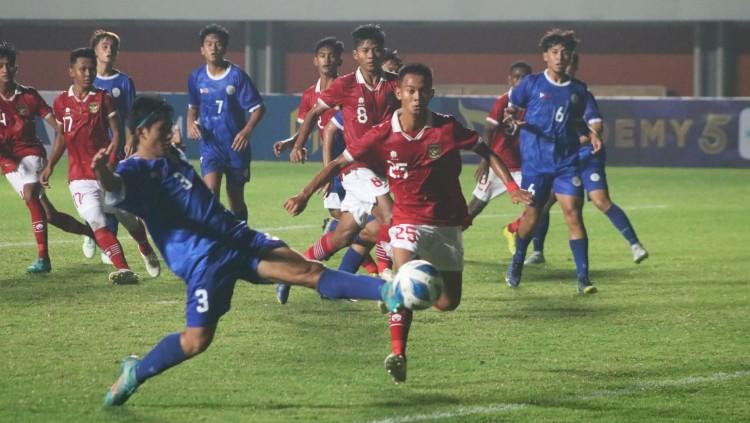 Aksi Timnas Indonesia U-16 kontra Filipina U-16 di Piala AFF U-16 2022 (31/07/22). (Foto: Nofik Lukman Hakim/INDOSPORT) - INDOSPORT