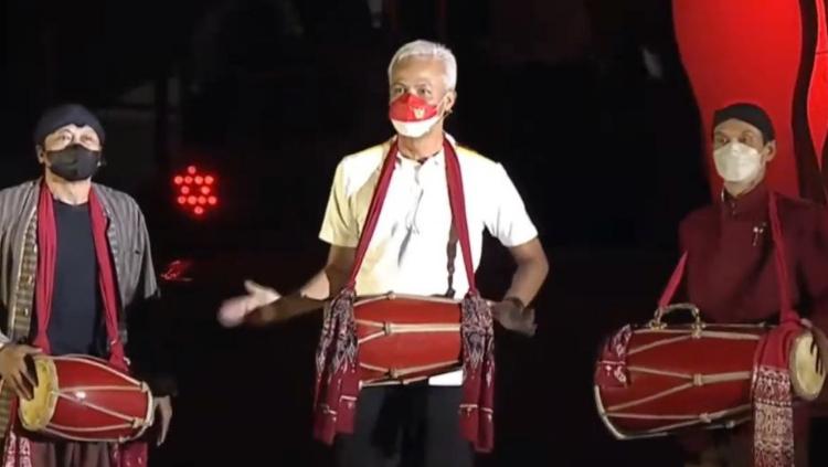 Gubernur Jawa Tengah, Ganjar Pranowo meminta Gubernur Bali, Wayan Koster agar tidak kecolongan karena ada atlet Israel yang lolos kualifikasi ANOC World Beach Games 2023 di Bali.