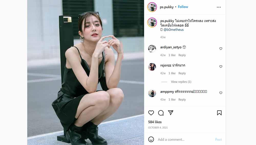 Tunggal putri Thailand, Lalinrat Chaiwan, bikin badminton lovers kepanasan saat kepergok rayakan ulang tahun bareng kekasih cantiknya, Phasita Wathanayomnaporn.