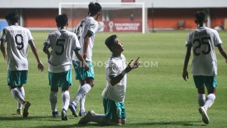 Selebrasi pemain Timnas Indonesia U-16, Nabil Asyura usai membobol gawang Singapura di Piala AFF U-16 2022 di Stadion Maguwoharjo, Rabu (03/08/22).