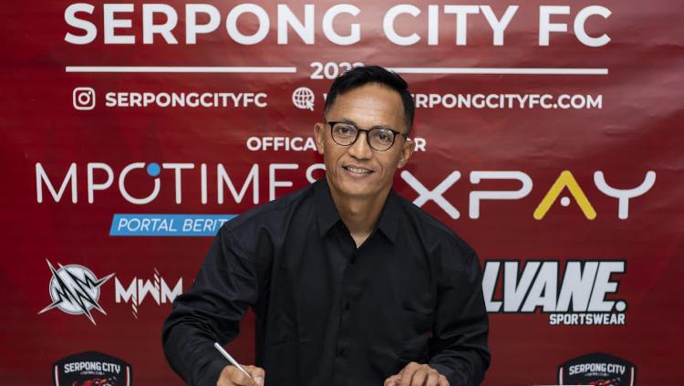 Sahala Sarigih resmi menjadi pelatih Serpong City untuk kompetisi Liga 3 2022. - INDOSPORT