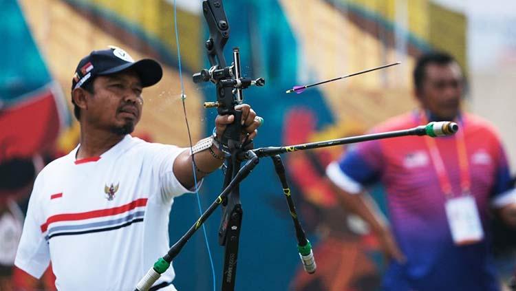 Atlet panahan Indonesia di ASEAN Para Games 2022, Kholidin jadi pusat perhatian menarik dan melepaskan busur dari mulutnya