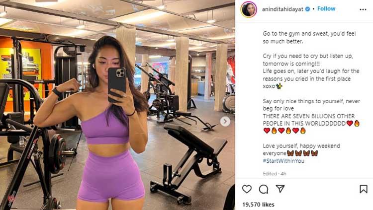 Presenter cantik sekaligus selebgram Indonesia, Anindita Hidayat bikin salfok netizen lewat unggahan terbaru di akun instagramnya. - INDOSPORT