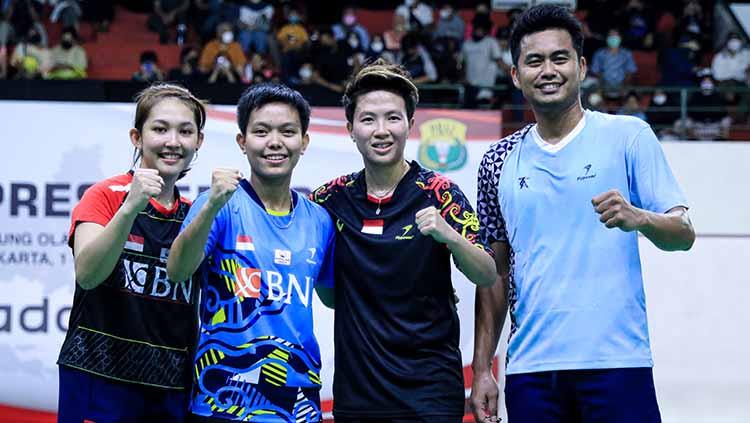 Ribka Sugiarto/Siti Fadia Silva Ramadhanti dan Tontowi Ahmad/Liliyana Natsir di laga eksebisi dalam rangka memeriahkan ajang bulutangkis Piala Presiden 2022.