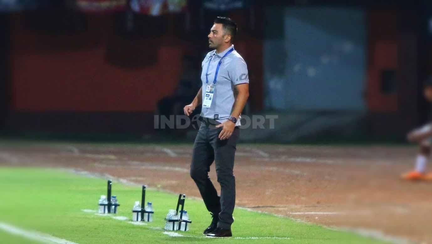 Mantan pelatih Persik Kediri, Javier Roca. Foto: Ian Setiawan/INDOSPORT
