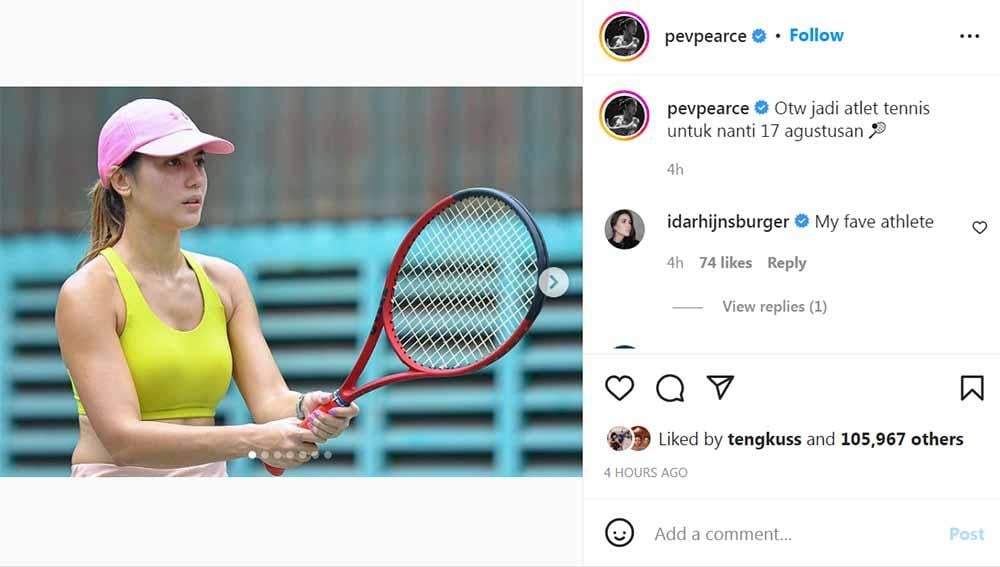 Model sekaligus aktris ternama Indonesia, Pevita Pearce, bikinnetizen gagal fokus dengan bagian ini saat mengenakan sport bra warna kuning selama latihan tenis. Foto: Instagram@pevpearce - INDOSPORT