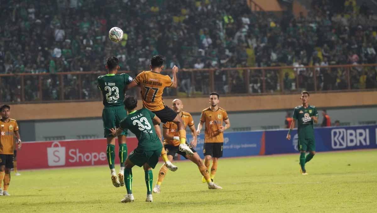 Persebaya Surabaya saat berhadapan dengan Bhayangkara FC pada pekan ketiga Liga 1 di Stadion Wibawa Mukti, Cikarang, Minggu (07/08/22). - INDOSPORT