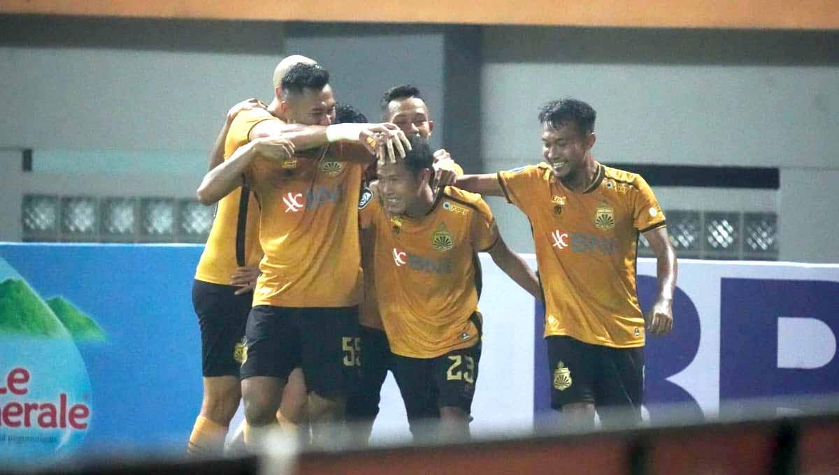 Pertandingan antara Bhayangkara FC vs Persebaya Surabaya pada pekan ketiga Liga 1 2022/2023 di Stadion Wibawa Mukti, Cikarang, Minggu (07/08/22). Bhayangkara FC menang 1-0 atas Persebaya. Foto: Official Bhayangkara FC - INDOSPORT