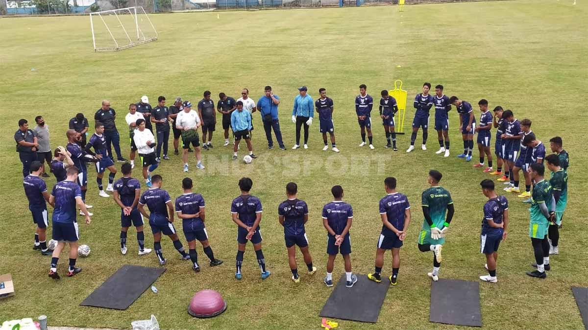 Persib Bandung menggelar latihan perdana tanpa Rene Alberts di GBLA, Kamis (11/08/22), untuk persiapan menghadapi PSIS di Liga 1 Indonesia.
