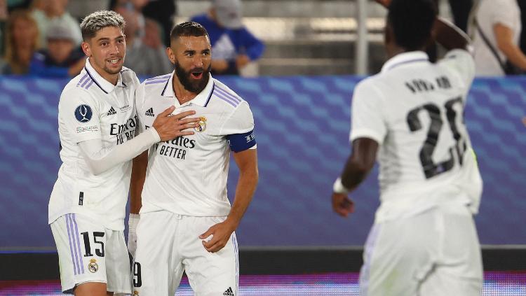 Piala Super Eropa 2022 Real Madrid vs Eintracht Frankfurt, Selebrasi Karim Benzema merayakan gol kedua bersama Federico Valverde REUTERS-Kai Pfaffenbach - INDOSPORT