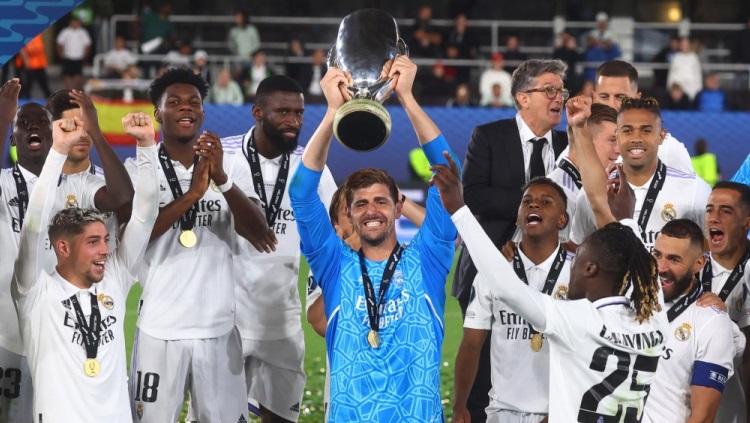Real Madrid memenangkan Piala Super Eropa, Kamis (11/08/22). Foto: REUTERS/Kai Pfaffenbach.
