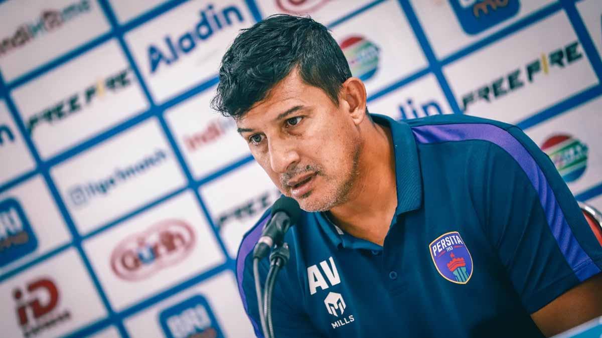 Pelatih Persita, Alfredo Vera jelang lawan Persis Solo. Foto: Persita Tangerang