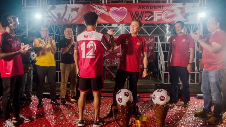 Ketua Umum PSSI, Mochamad Iriawan, saat hadir dalam kegiatan WBFC Love Superco di Lapangan WBFC Academy, Kota Bandung, Sabtu (13/08/22).