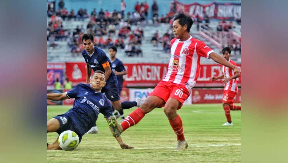 Ditengah vakumnya Liga 2 22/23, salah satu gelandang andalan Deltras FC, Muhammad Afrizhan mengisi waktu libur dengan menempuh kursus kepelatihan.