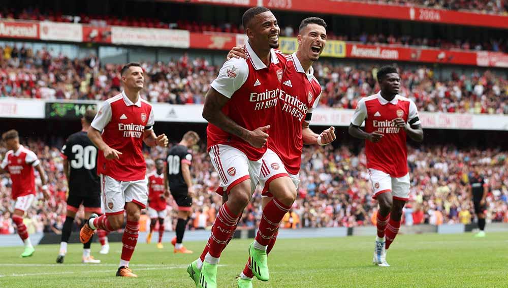 Pemain Arsenal, Gabriel Jesus saat berselebrasi bersama teman setim. Foto: Reuters/Paul Childs.
