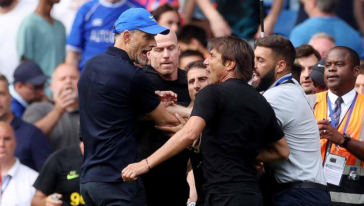 Pelatih Chelsea Thomas Tuchel terlibat adu mulut dengan pelatih Tottenham Hotspur Antonio Conte usai pertandingan. Foto: Reuters/Paul Childs