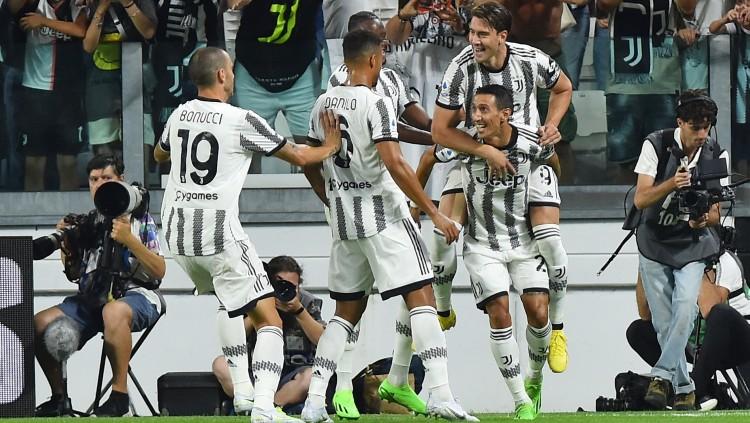 Para pemain Juventus merayakan gol Angel Di Maria ke gawang Sassuolo (16/08/22). (Foto: REUTERS/Massimo Pinca) - INDOSPORT