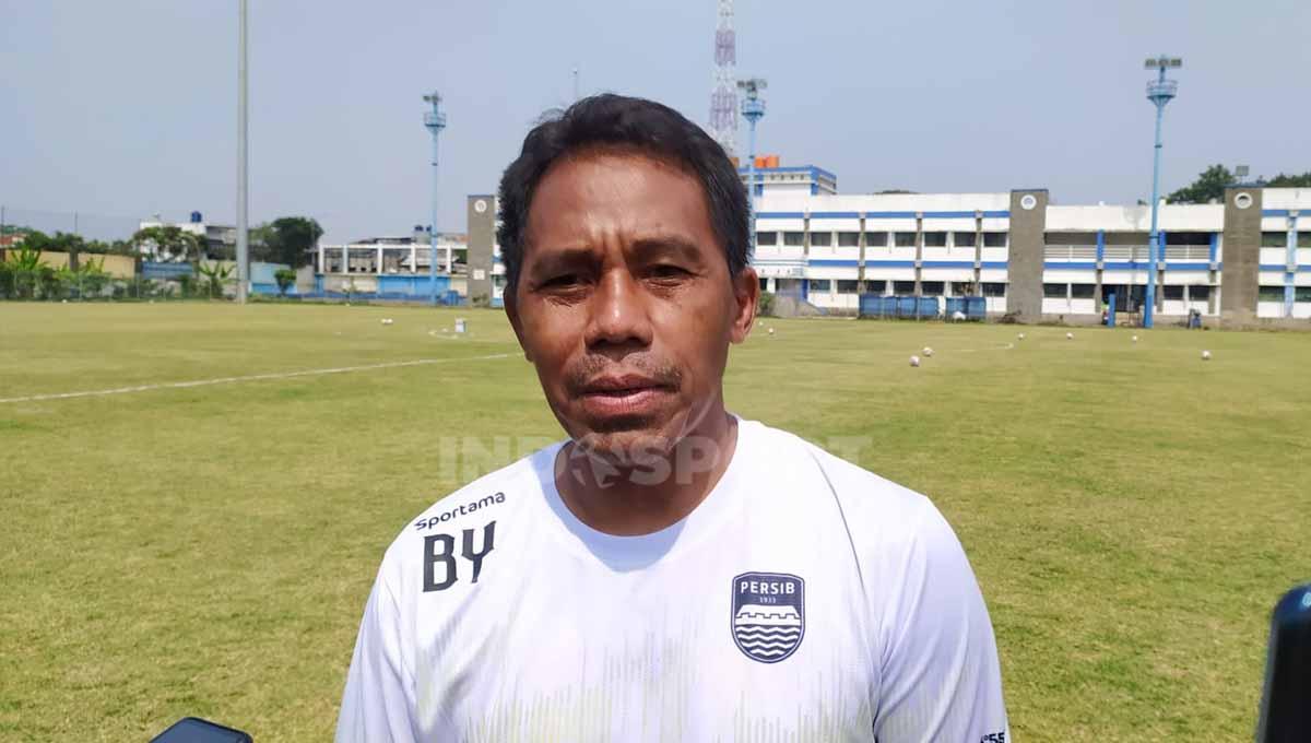 Caretaker pelatih Persib Bandung, Budiman. Foto: Arif Rahman/INDOSPORT - INDOSPORT