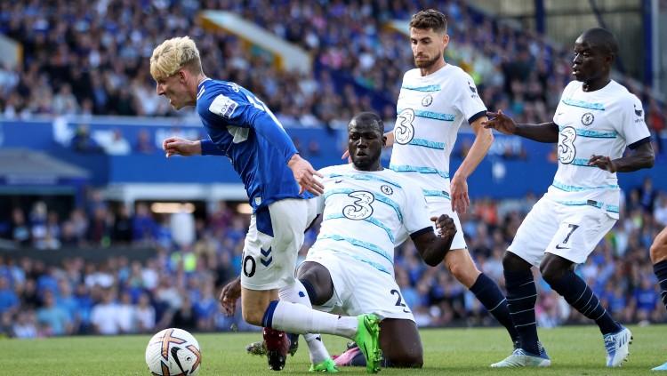Wonderkid Everton, Anthony Gordon, di laga kontra Chelsea (06/08/22). (Foto: Reuters/Molly Darlington)