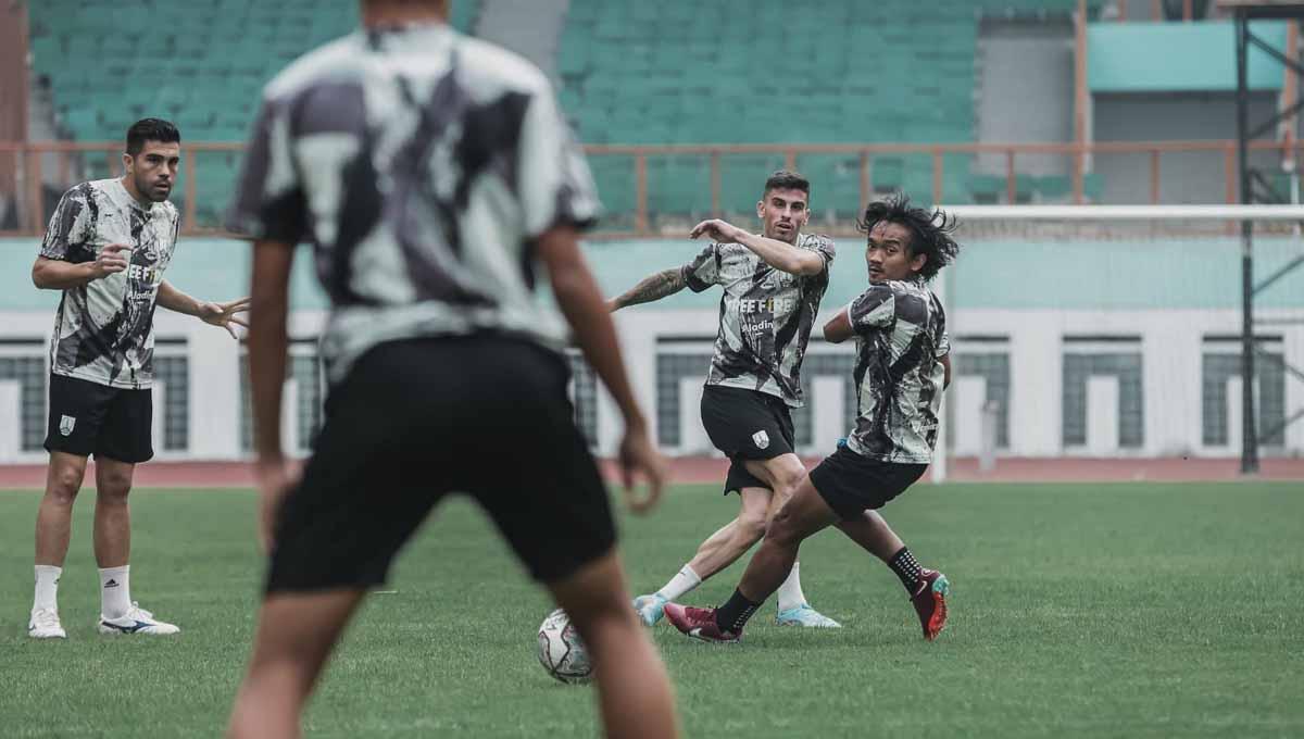 Persis Solo saat menjalani official training di Stadion Wibawa Mukti, Cikarang, Kamis (18/9/22) pagi. Foto; Persis Solo