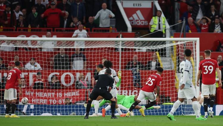 Jadon Sancho mencetak gol di laga Manchester United vs Liverpool (23/08/22). (Foto: REUTERS/Phil Noble) - INDOSPORT