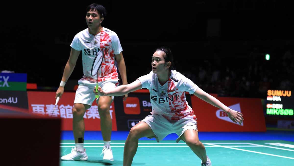 Pertandingan babak 32 besar Malaysia Open 2023 di sektor ganda campuran mempertemukan Yuki Kaneko/Misaki Matsutomo vs Zachariah Josiahno Sumanti/Hediana Julimarbela. Foto: PBSI