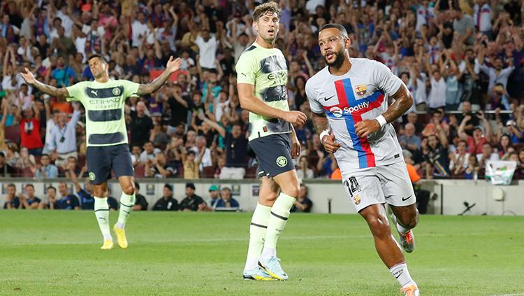 Pemain Barcelona, Memphis Depay berhasil mencetak gol ke gawang Manchester City di laga uji coba.