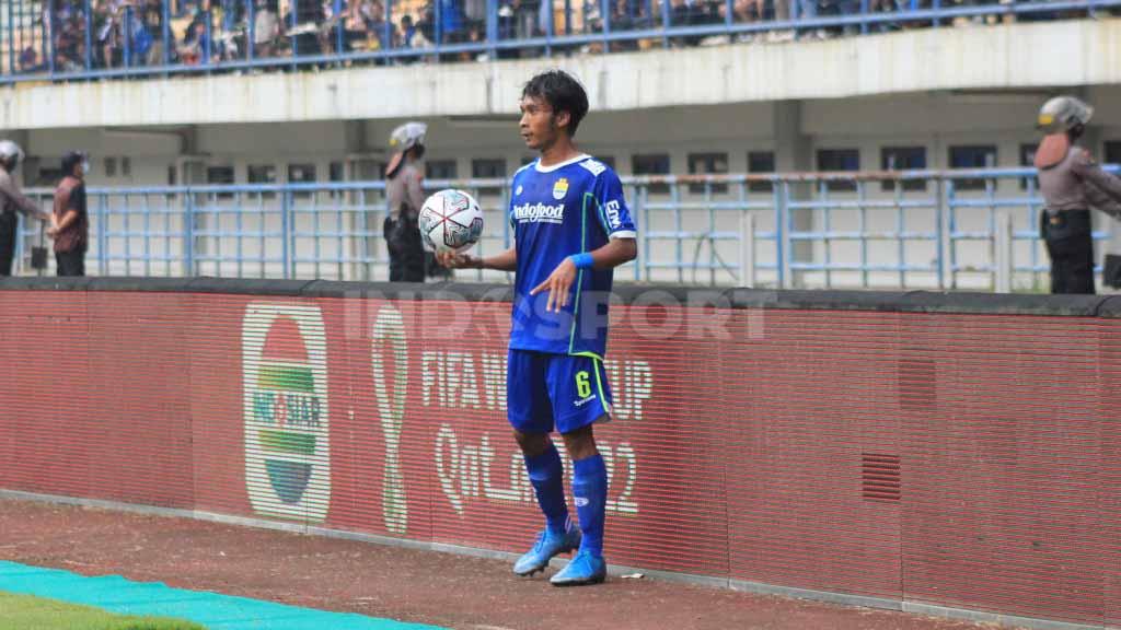 Pemain muda Persib Bandung, Robi Darwis memiliki lemparan ke dalam yang apik, sehingga jadi kepercayaan di Timnas Indonesia U-20. - INDOSPORT
