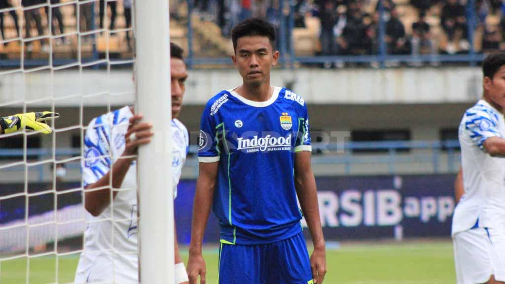 Pemain muda Persib, Kakang Rudianto, merupakan satu dari empat pemain timnas Indonesia U-20 yang memutuskan mengikuti pendidikan kepolisian. - INDOSPORT