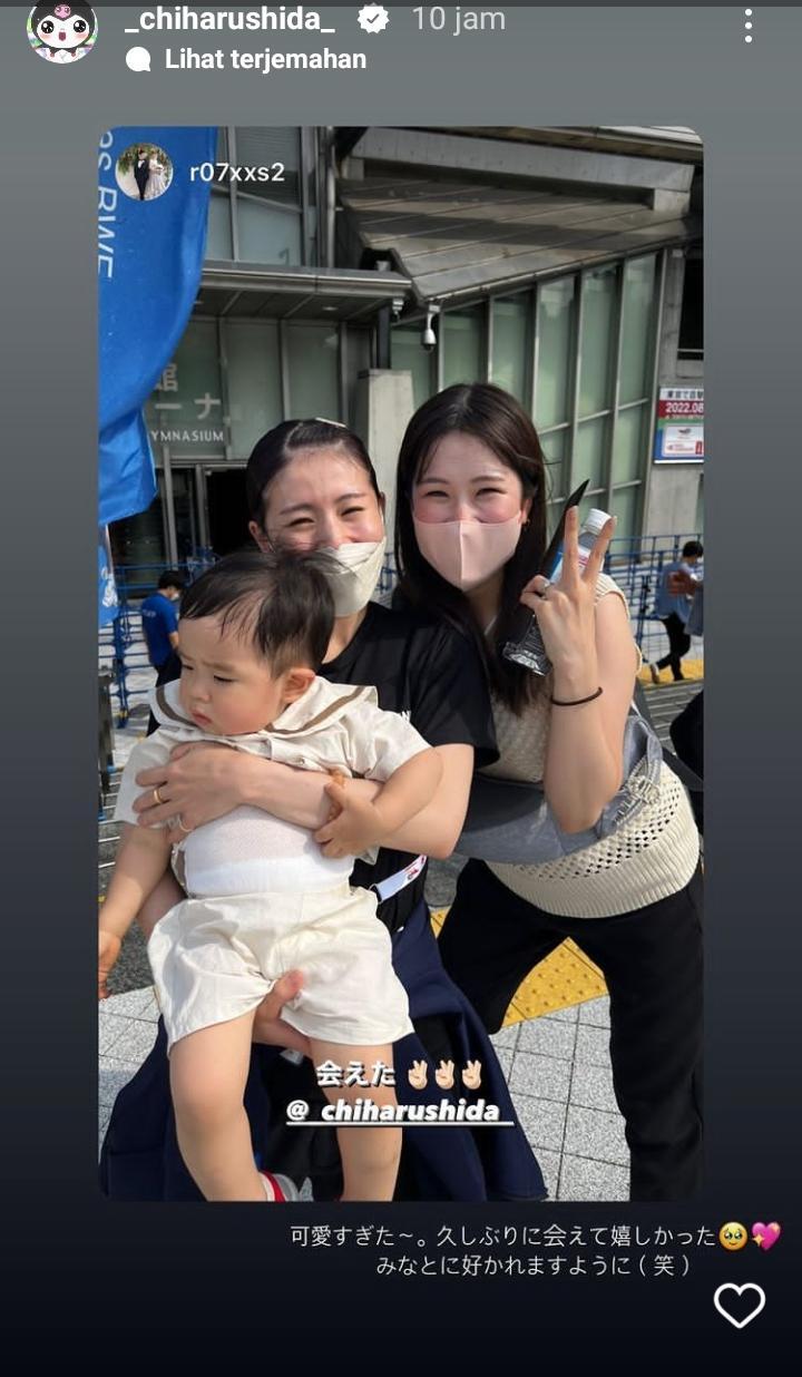 Gemasnya Chiharu Shida Saat Nyambi Momong Anak di Kejuaraan Dunia 2022 ...