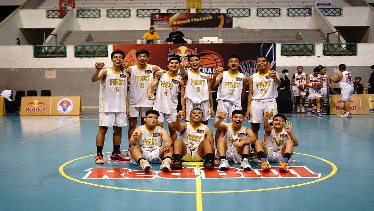 SMAN 1 Pekanbaru dan SMAN 8 Pekanbaru akan saling bertanding di final turnamen bola basket Red Bull Basketball Championships 2022 seri Pekanbaru. - INDOSPORT