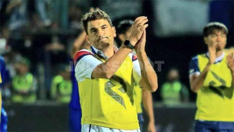 Klub Liga 1 Arema FC menyatakan komitmennya untuk tetap memenuhi segala hak dan kewajiban terhadap eks pelatih mereka, Eduardo Almeida.