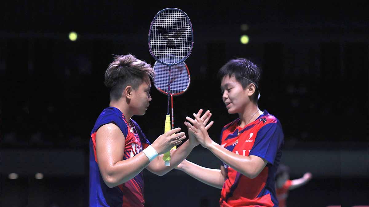 Pasangan ganda putri Indonesia Apriyani Rahayu/Siti Fadia Silva Ramadhanti di ajang bulutangkis Japan Open 2022. Setelah ini mereka akan berjuang di All England 2023. Foto: PBSI