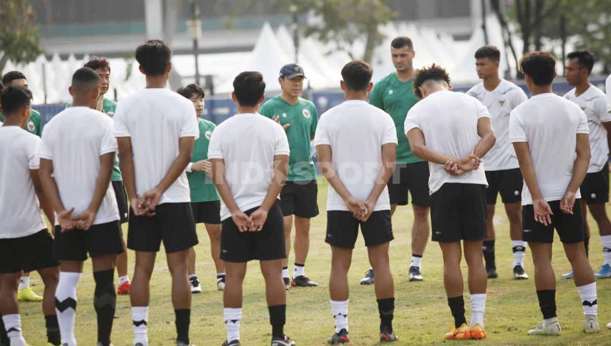 Latihan Timnas Indonesia U-19 sebagai persiapan Kualifikasi Piala Asia U-20 2022 di Lapangan ABC Senayan, Jakarta, Selasa (30/08/22). Foto: Herry Ibrahim/INDOSPORT